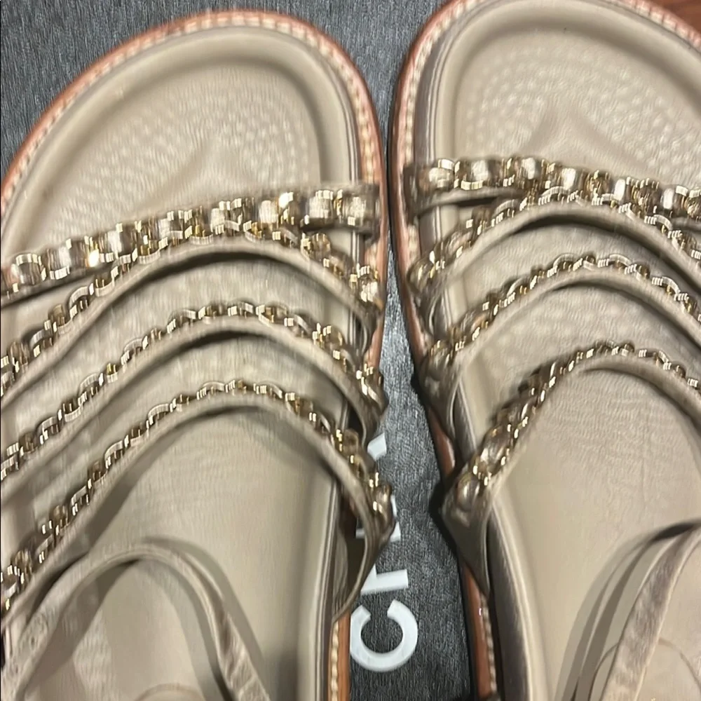 Chanel Women's Cream Sandals - Picture 5 of 8
